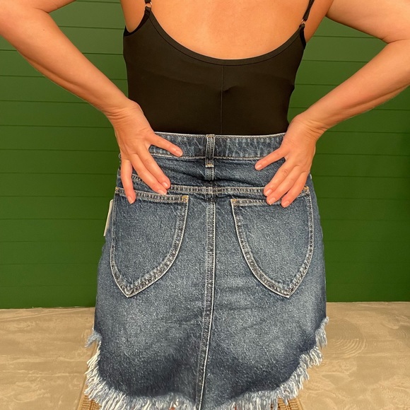 We the free Jean skirt size 30 NWT - Picture 2 of 4